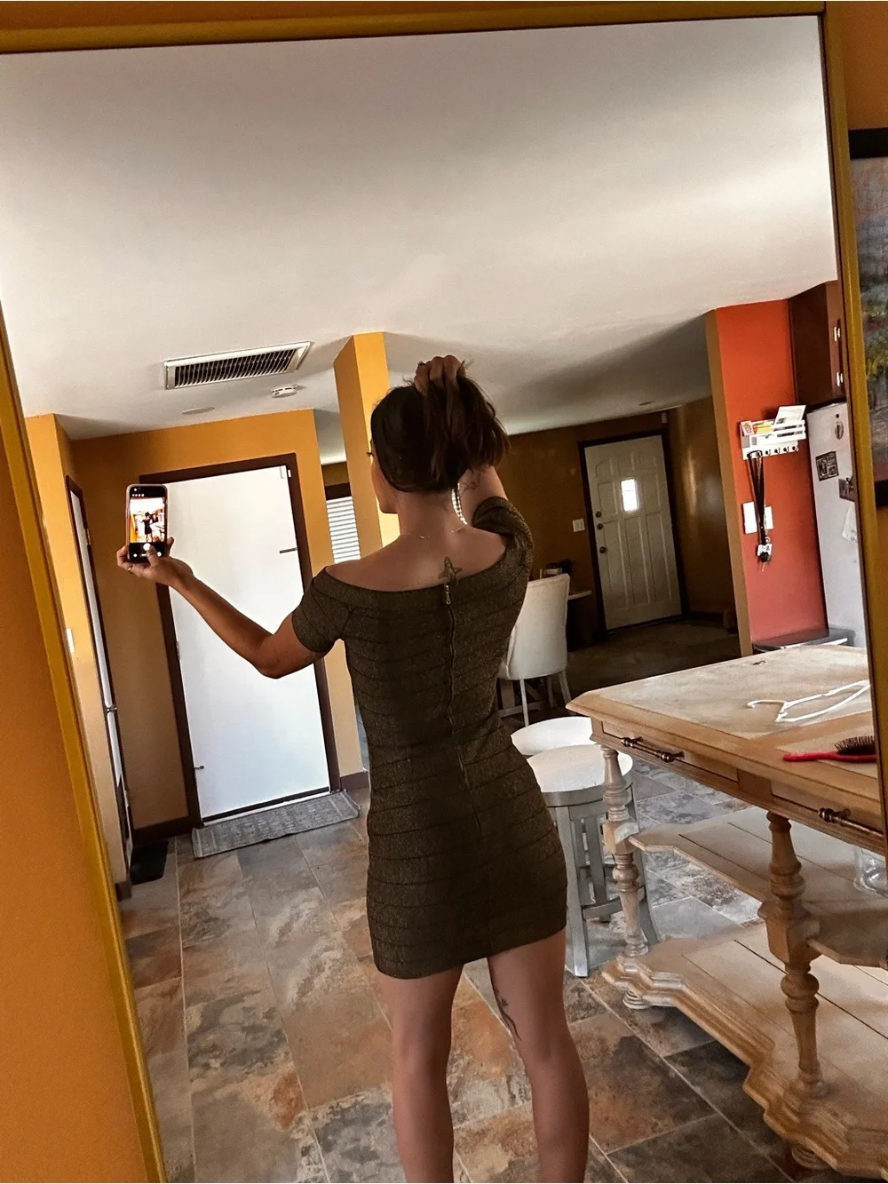 GUESS Gold Metallic Bodycon Mini Dress Size 2 Off Shoulder Party Cocktail Dre - Picture 2 of 9